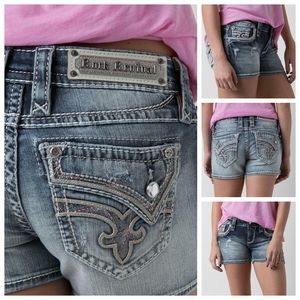 ❤️NWT❤️ ROCK REVIVAL KAITLYN EMBELLISHED EMBROIDERED STRETCH SHORTS 30